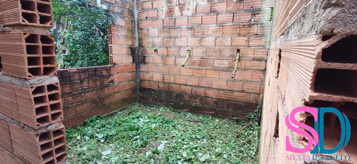 Casa à venda com 2 quartos, 60m² - Foto 7