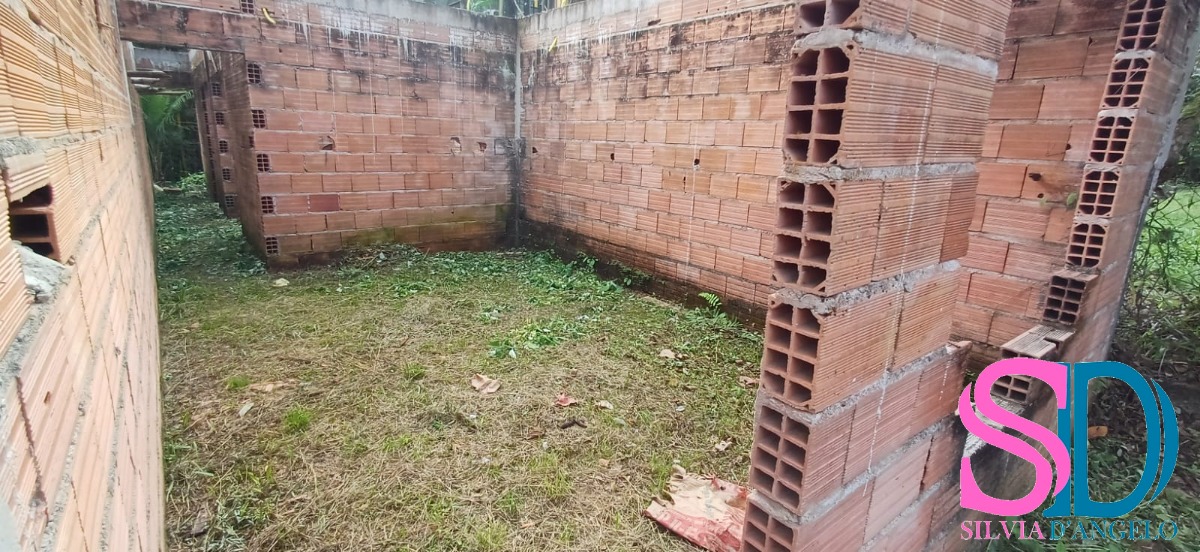 Casa à venda com 2 quartos, 60m² - Foto 4