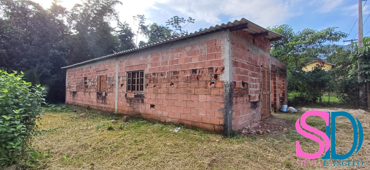Casa à venda com 2 quartos, 60m² - Foto 1