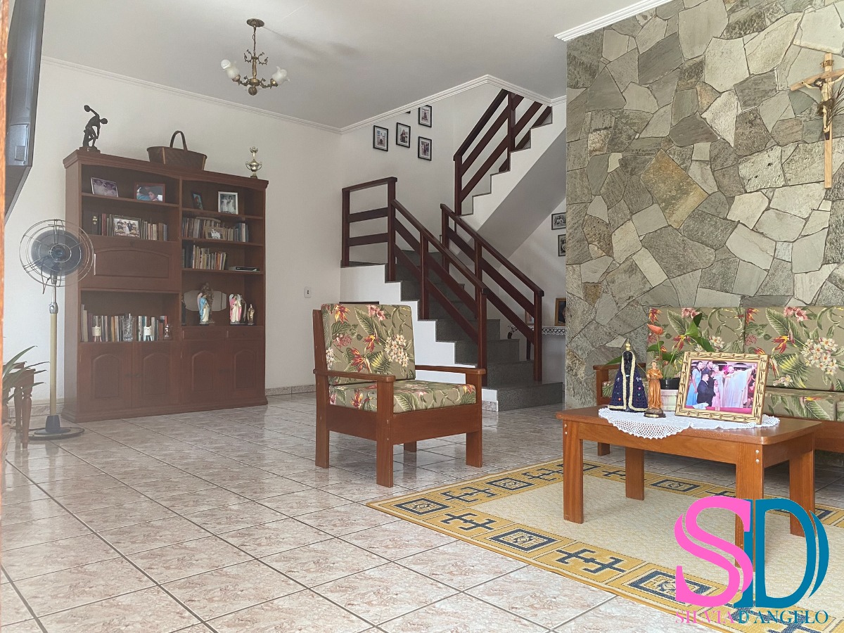 Sobrado à venda com 4 quartos, 199m² - Foto 1
