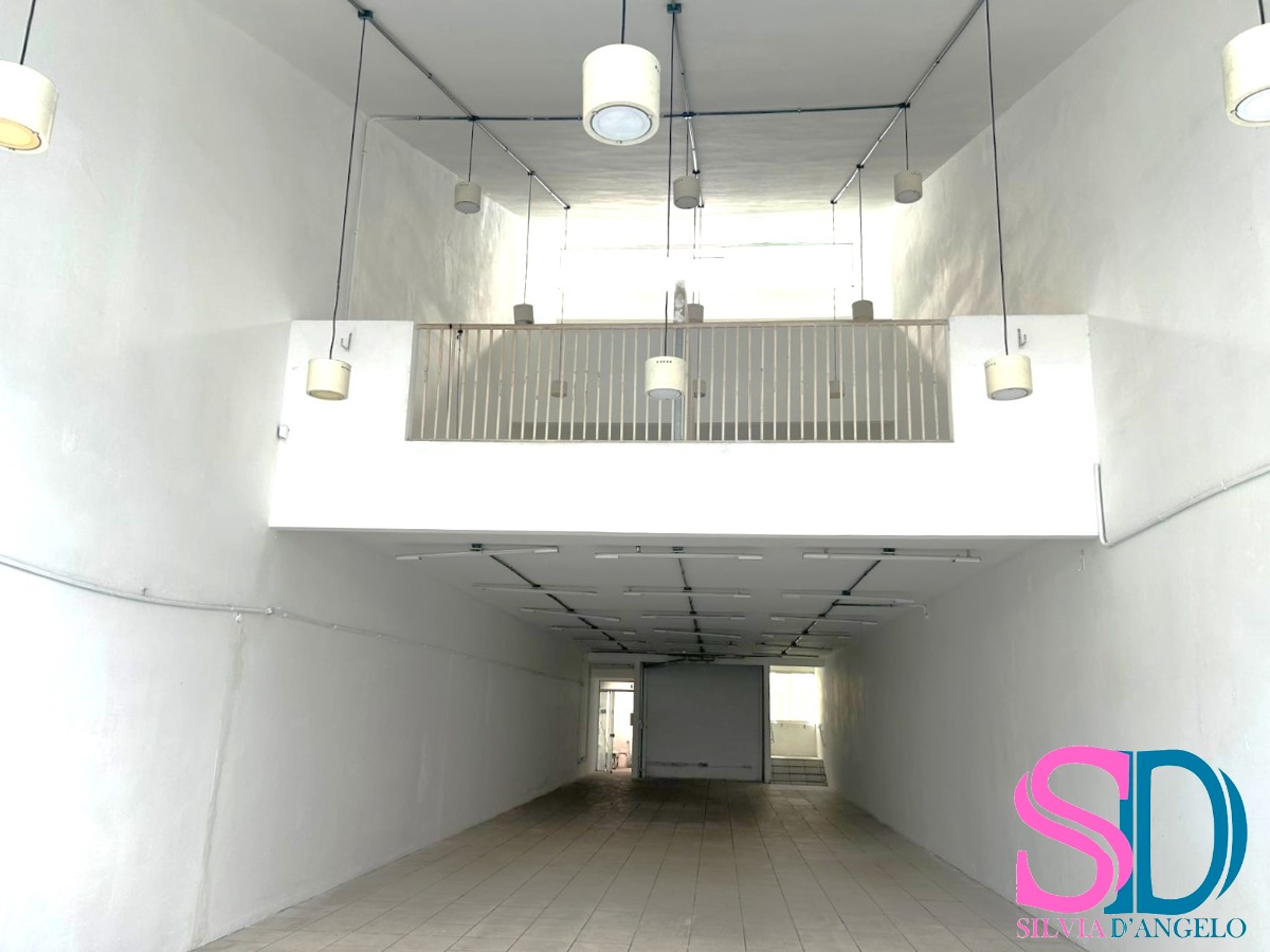 Prédio Inteiro para alugar, 489m² - Foto 2